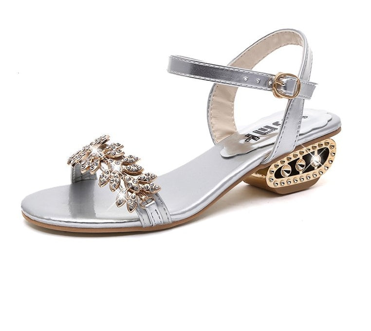 Sandales à talon plat avec boucle