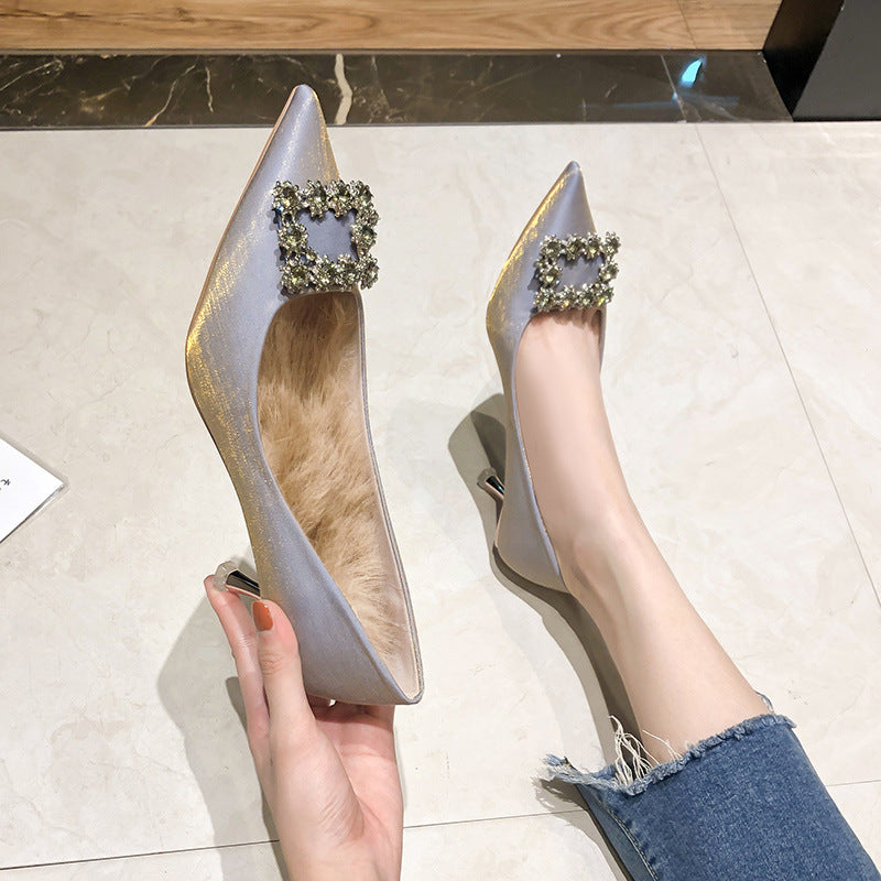 Chaussures élégantes en satin à talons hauts pour femmes