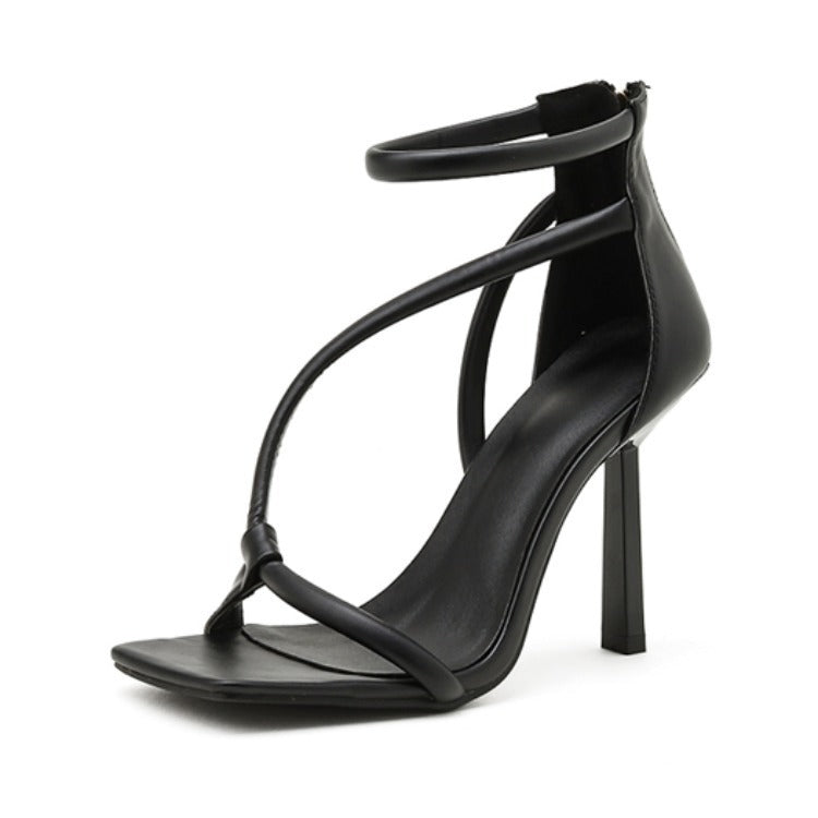 Sandales à bouts carrés et à talons