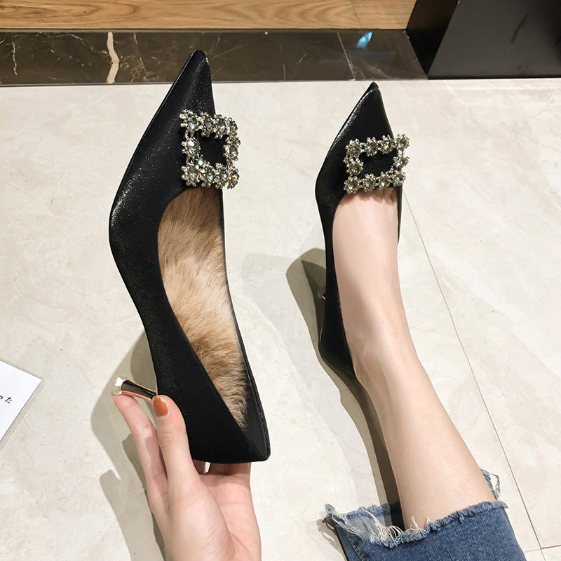 Chaussures élégantes en satin à talons hauts pour femmes