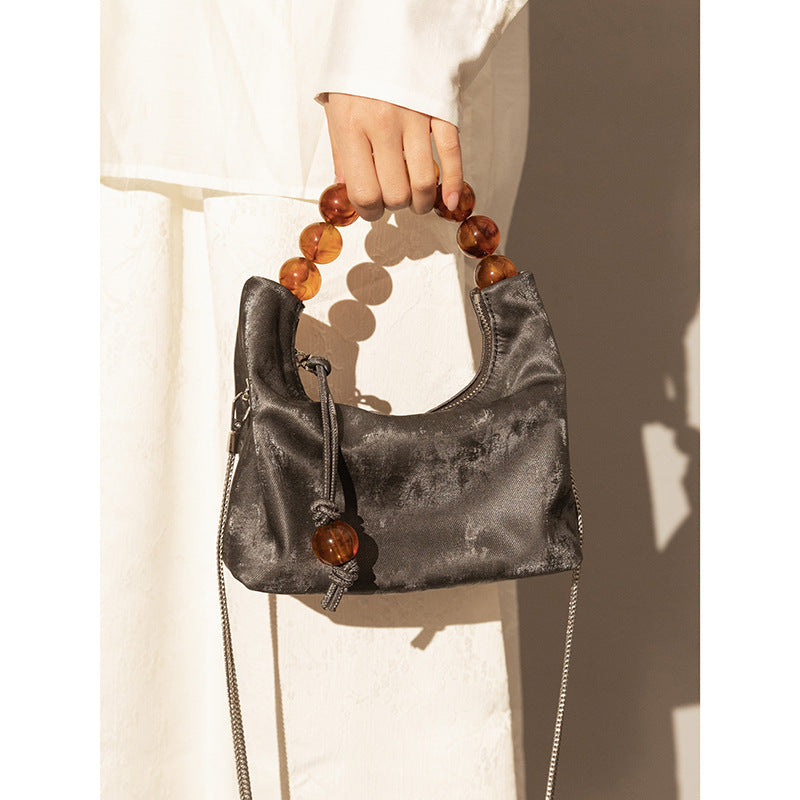 Sac à main à bandoulière avec chaîne en perles et bandoulière de niche
