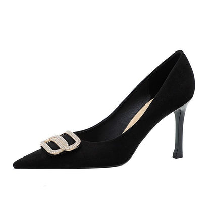 Jolies chaussures de soirée à talons aiguilles hauts en cuir souple