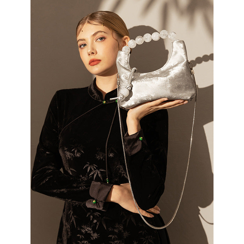 Sac à main à bandoulière avec chaîne en perles et bandoulière de niche